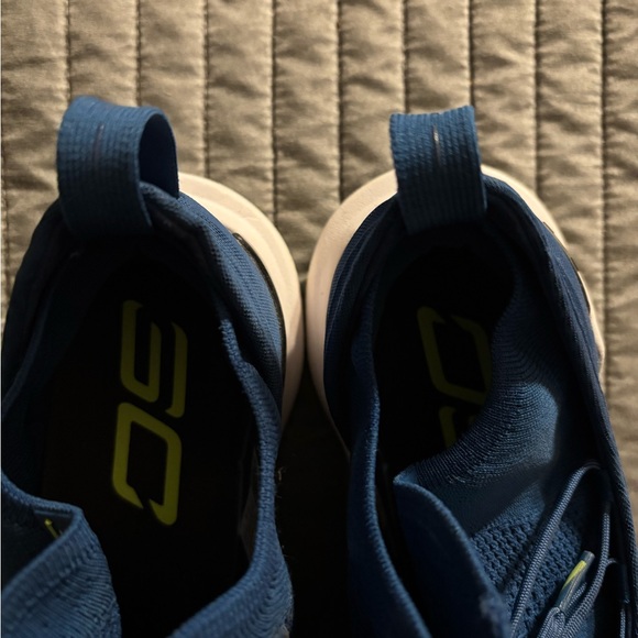 Under Armour Men’s Navy Sneakers - Picture 2 of 7